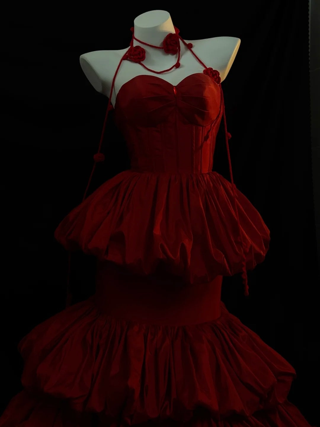 Robe bustier à volants rose écarlate style romantique sombre - Robe de bal gothique pour dîner ou soirée à thème gh6560