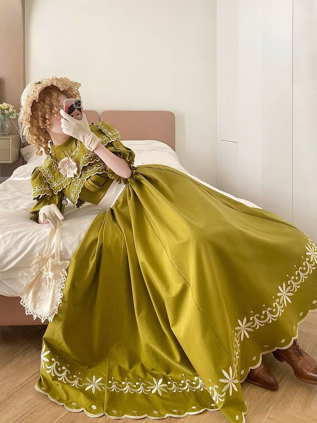 Olivgrünes, bodenlanges Spitzenkleid im viktorianischen Stil für Teepartys · Retro-Partykleid gh6737