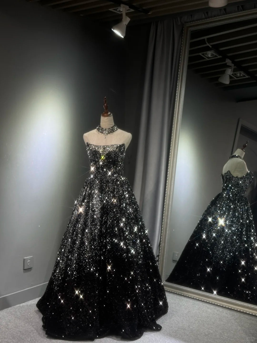 Girlhomeshops – Langes, schimmerndes Ballkleid aus Tüll mit Pailletten und schwarzem Silberverlauf, gh5109