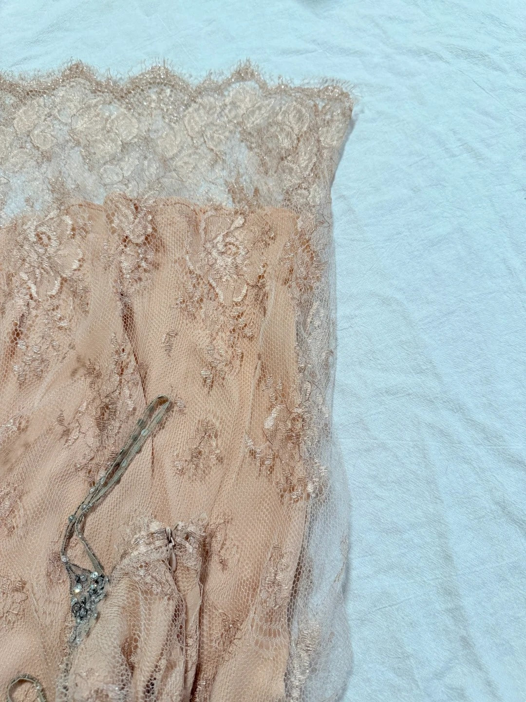 girlhomeshops-Nude Pink Lace Spaghetti Straps Midi Dress with Pearling Detail gh6313