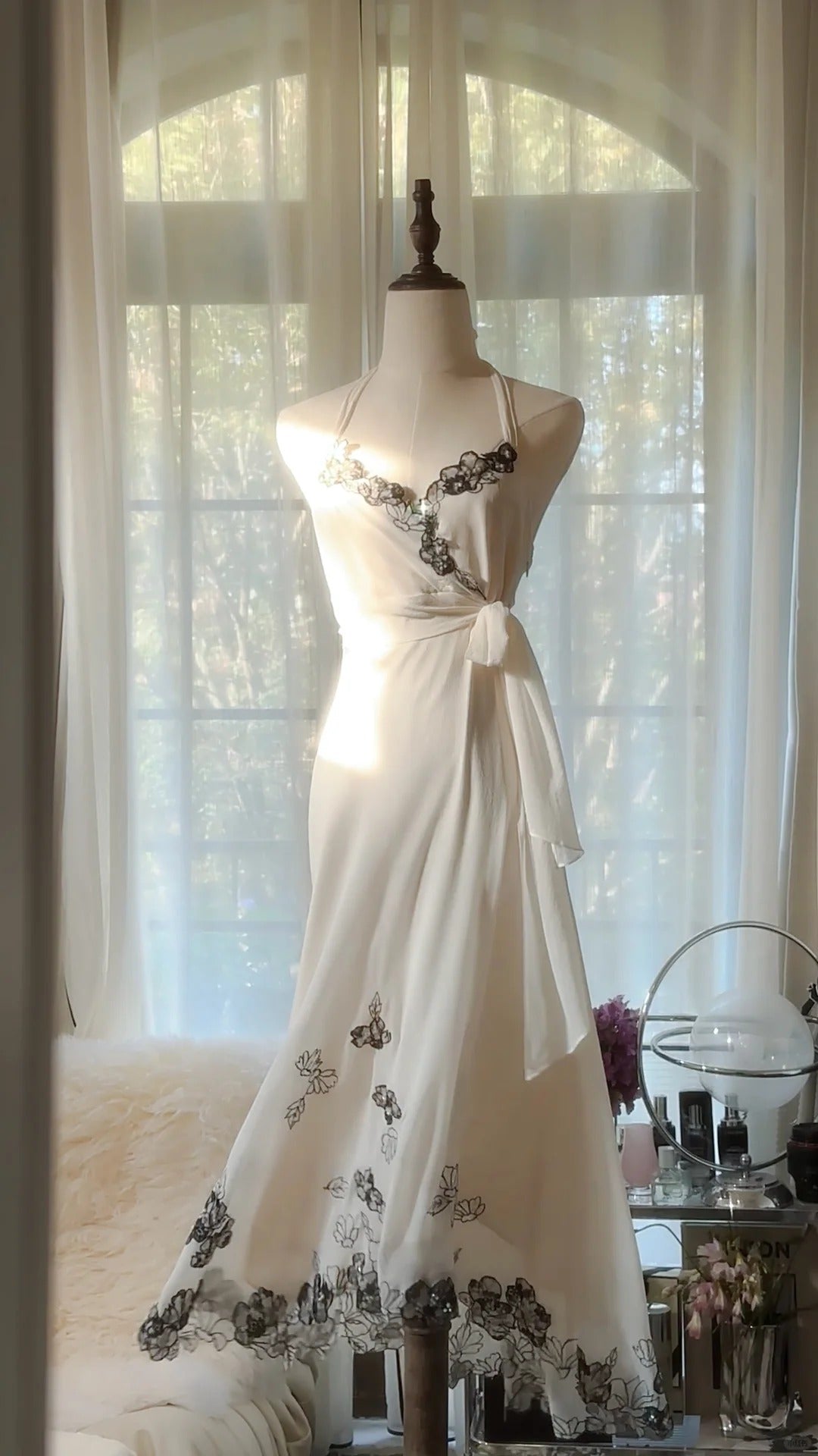 Weißes elegantes romantisches exquisites schwarzes Spitzen-Perlen-Lang-Chiffon-Ballkleid-Abendkleid-Partykleid-Abschlussballkleid-Valentinstags-Verabredungskleid gh4048