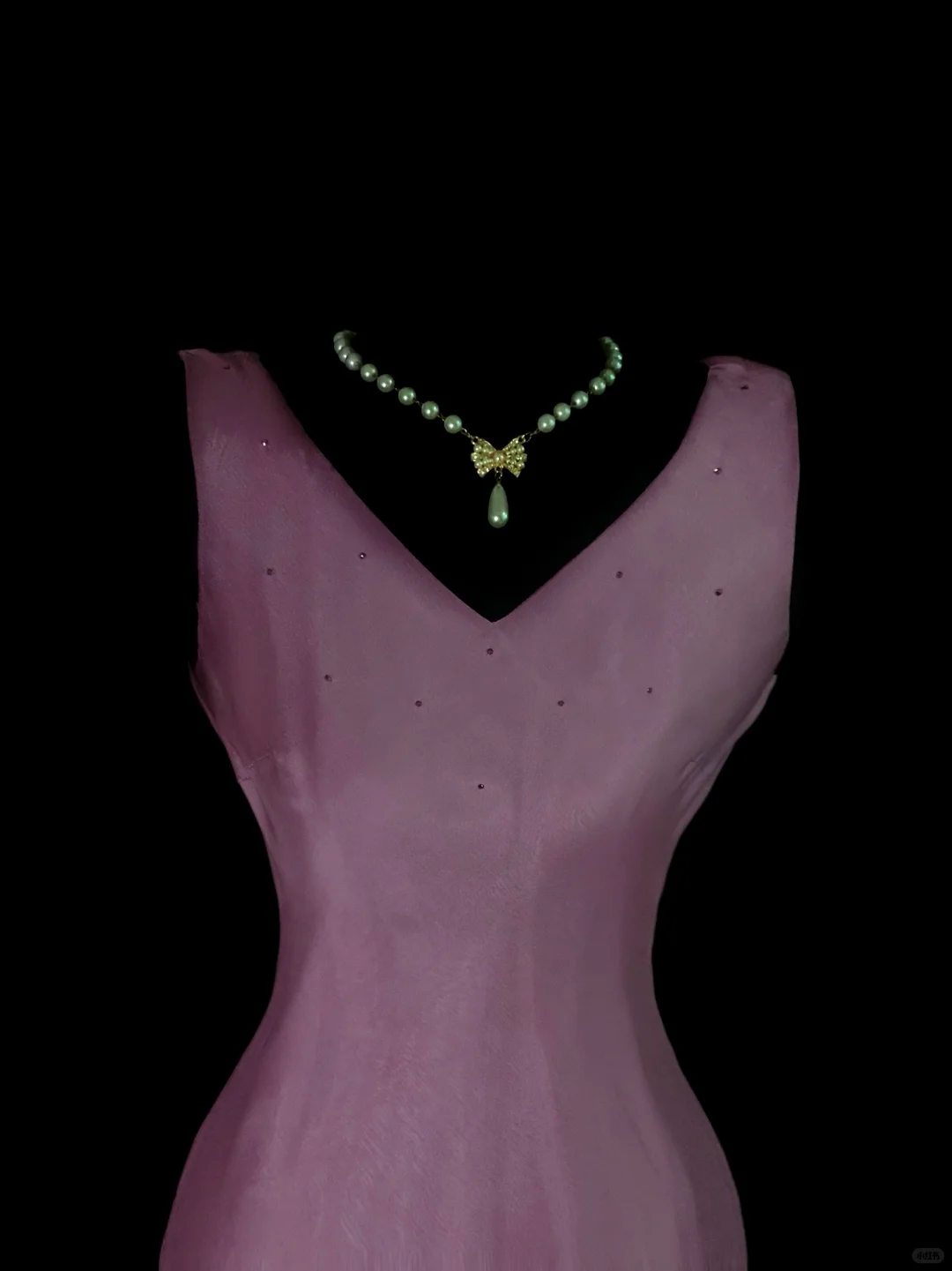 Dusty Purple Vintage Maxi Evening Gown, V‑Neck Sleeveless, Dotted Bead Neckline, Fitted Waist, Bias‑Cut Flowy Floor‑Length Skirt, Scalloped Hem, Formal Prom Party Dress gh8883