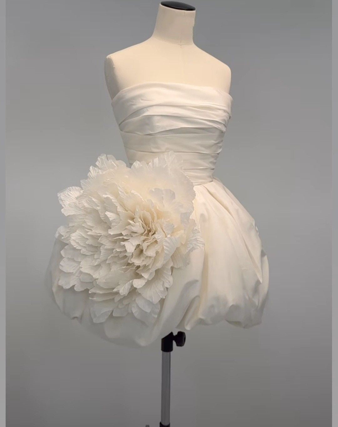 Girlhomeshops - Elfenbeinfarbenes, kurzes Satin-Heimkehrkleid mit Blumenmuster, Geburtstagspartykleid, gh5050