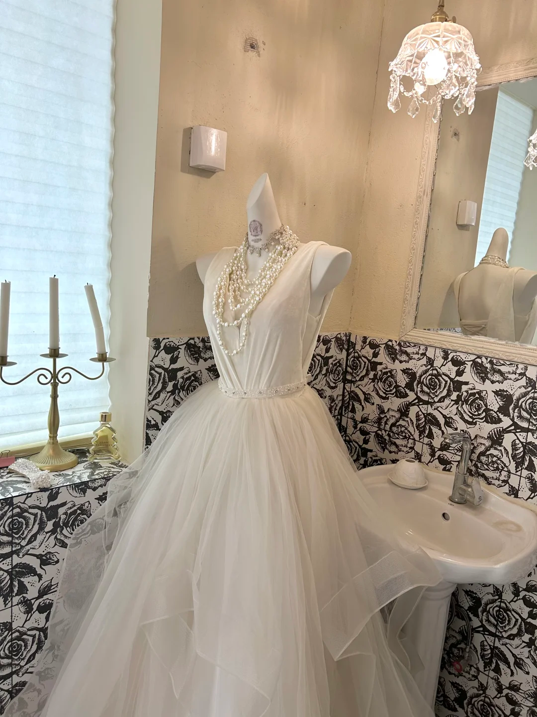 Ivory Sleeveless V-Neck Waist-Cinched Voluminous Skirt Elegant Romantic Dress, Wedding Gown gh7725