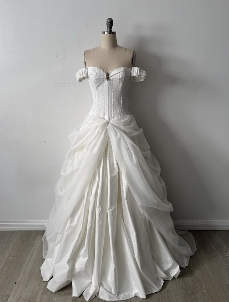 ✨Girlhomeshops-Off The Shoulder White Sweetheart Corset Wedding Gown with Bow Train gh10217