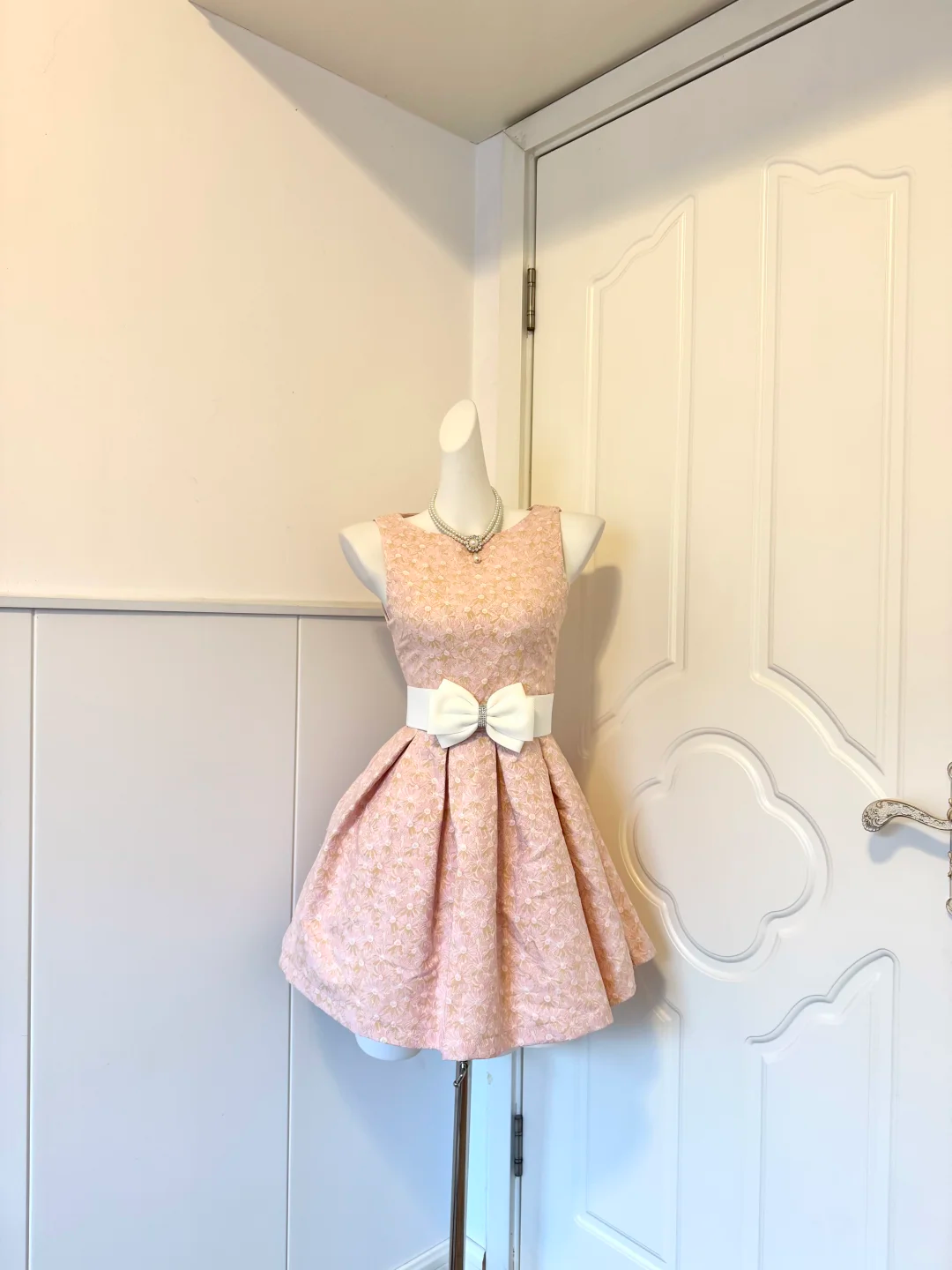 Light Pink Floral Jacquard Homecoming Dress Sleeveless Round Neck A-Line Cocktail Party Gown gh9375