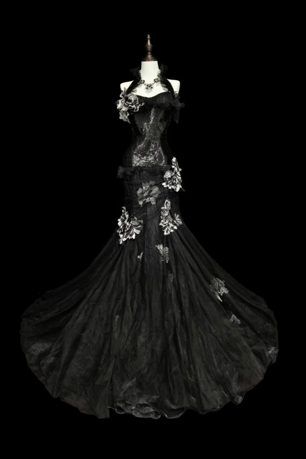 girlhomeshops – Schwarzes, meerjungfraueninspiriertes Blumenkleid, einzigartig elegantes, langes, dunkles Meerjungfrauen-Tüllballkleid/Abendkleid. gh6138