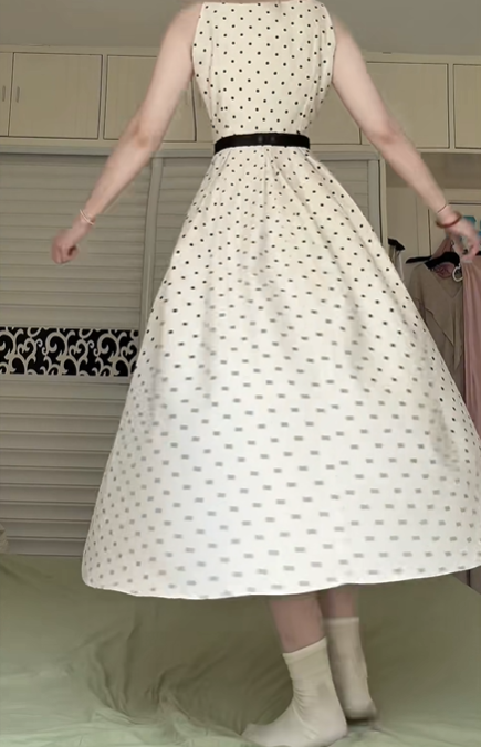 Vintage Cream Polka Dot Halter Sleeveless Midi Evening Gown, Collared V‑Neck With Black Bow Belt A‑Line Formal Prom Dress gh9010