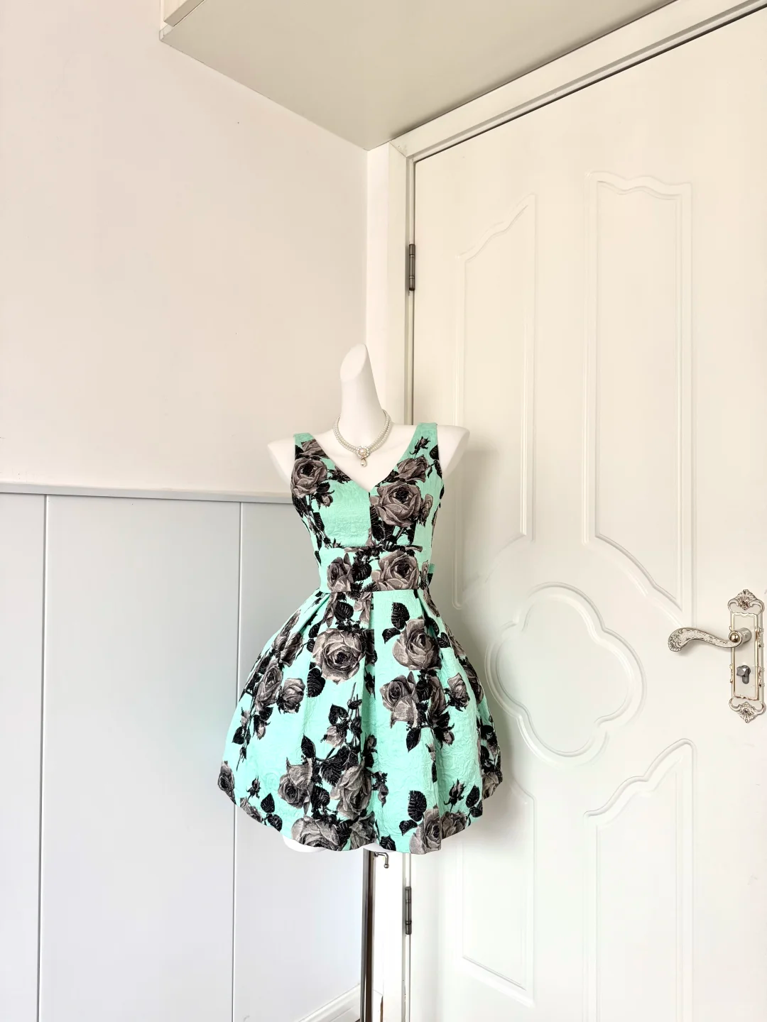 Women Mint Green Homecoming Dress, Sleeveless V‑Neck Black Grey Rose Floral Print Jacquard Fabric Waist Bow Pleated Flared A‑Line Mini Party Dress gh9196