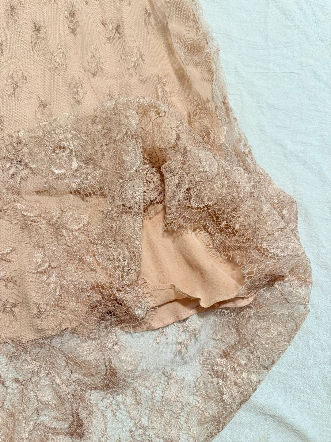 girlhomeshops-Nude Pink Lace Spaghetti Straps Midi Dress with Pearling Detail gh6313