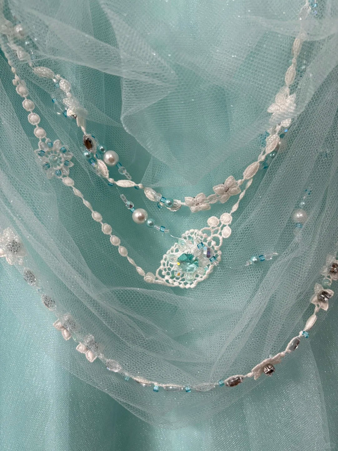 Mintgrünes, wunderschönes, langes Ballkleid aus Satin-Tüll mit Perlenbesatz, gh4827