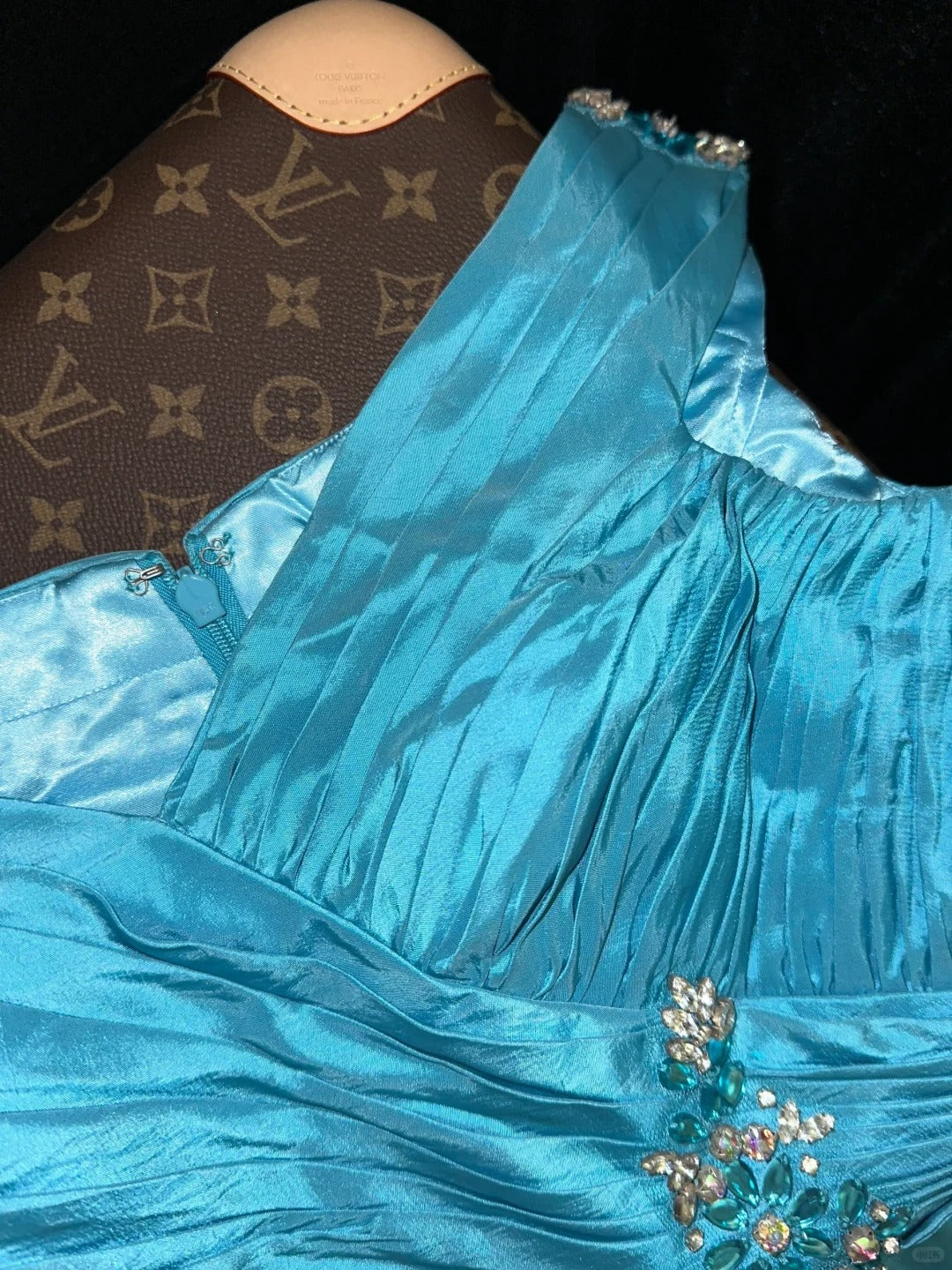 Robe de soirée longue en satin bleu à perles gh4425