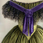 Robe de bal victorienne en satin vert olive à épaules dénudées : tissu satiné, garniture florale en velours, dentelle à motif d'étoiles, silhouette rétro, robe de soirée gh6734