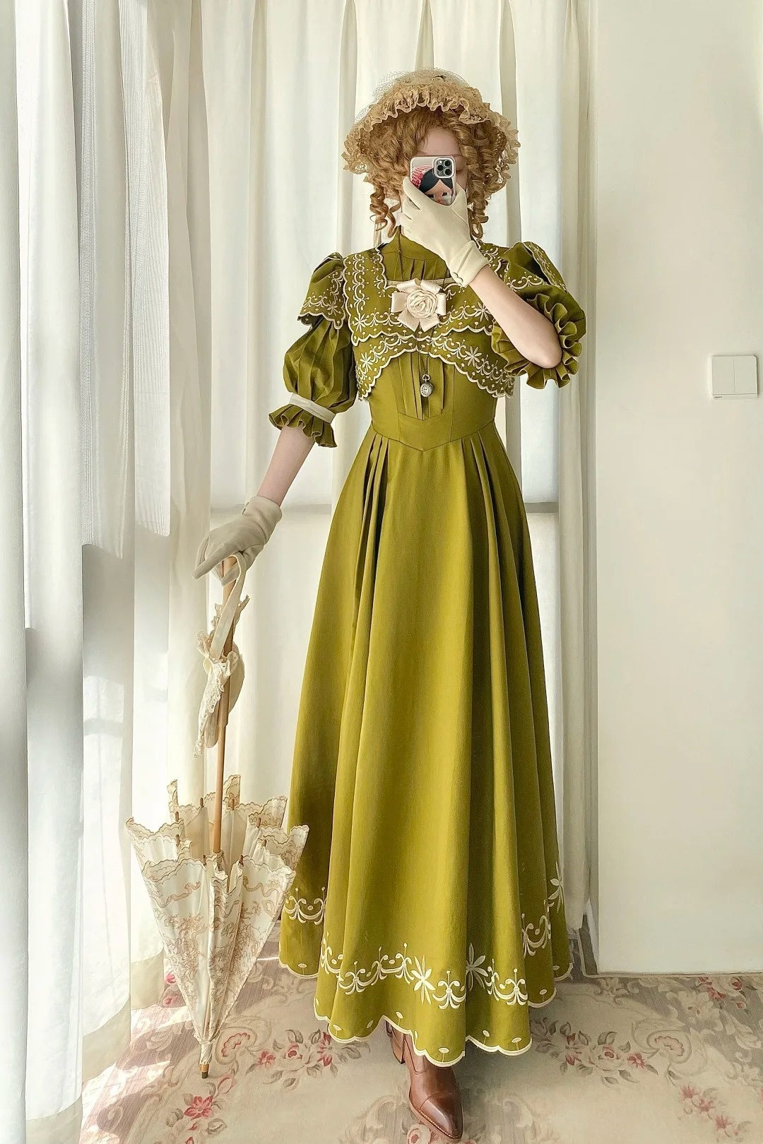 Olivgrünes, bodenlanges Spitzenkleid im viktorianischen Stil für Teepartys · Retro-Partykleid gh6737