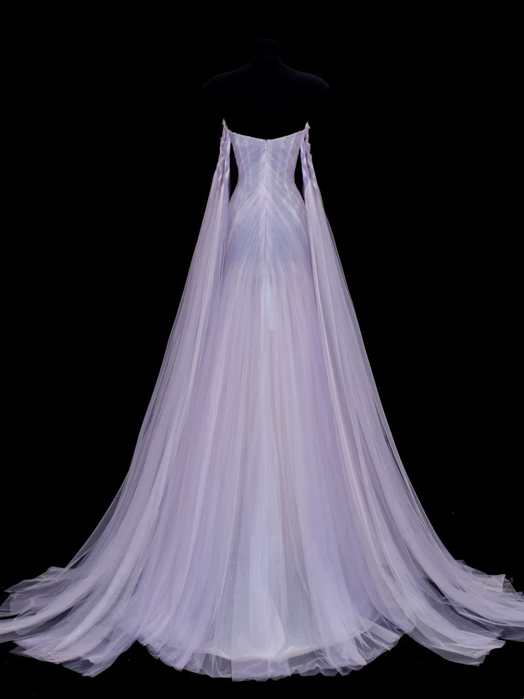 Robe de soirée féérique de luxe, style onirique, en tulle violet clair, sans bretelles et avec traîne - Thème Starlight, pour dîner ou bal gh6562