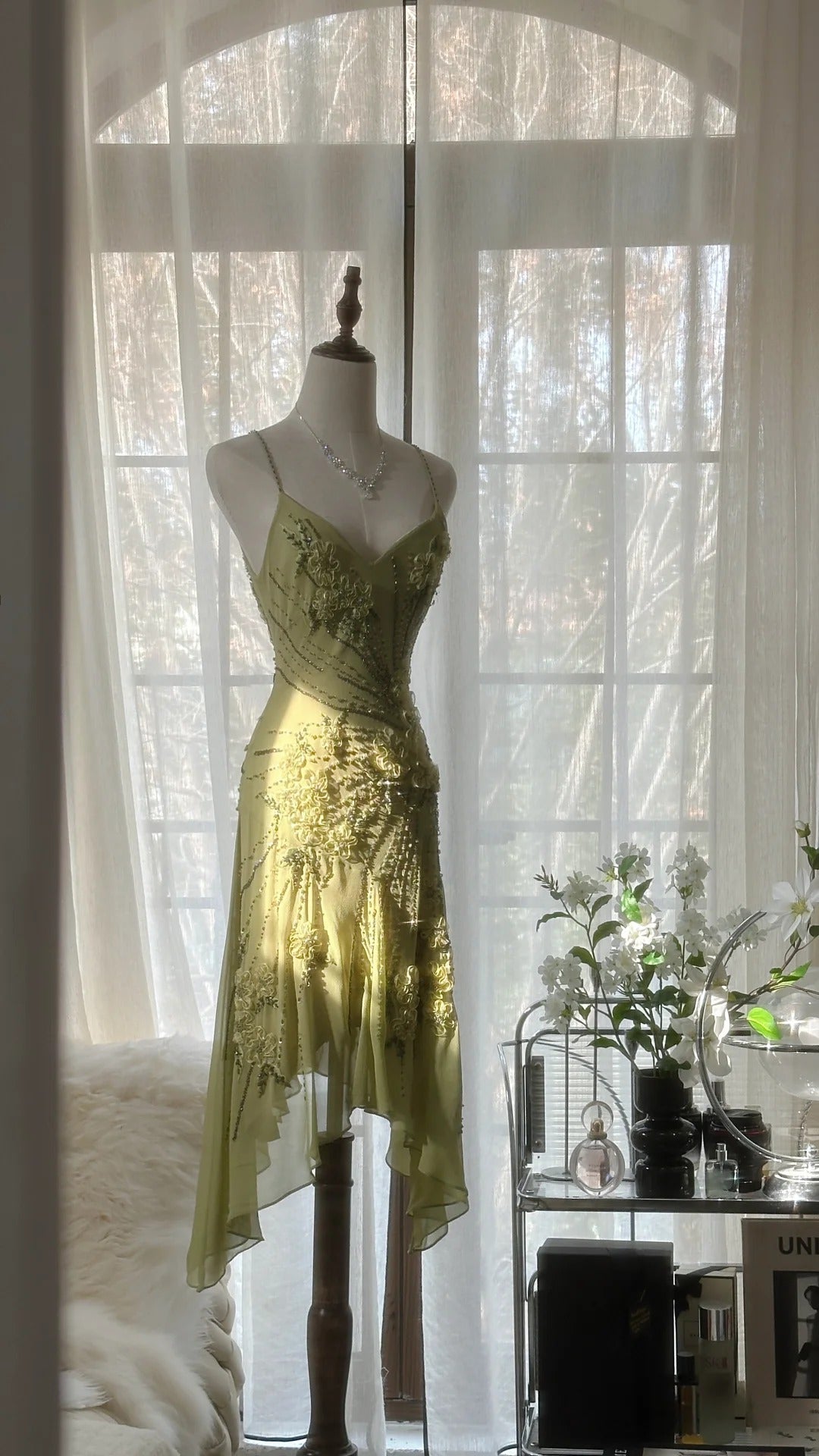 Robe de soirée élégante et romantique verte, à fleurs délicates, avec des appliques et des perles, à bretelles spaghetti, mi-longue/courte, en mousseline de soie, à volants, gh4060