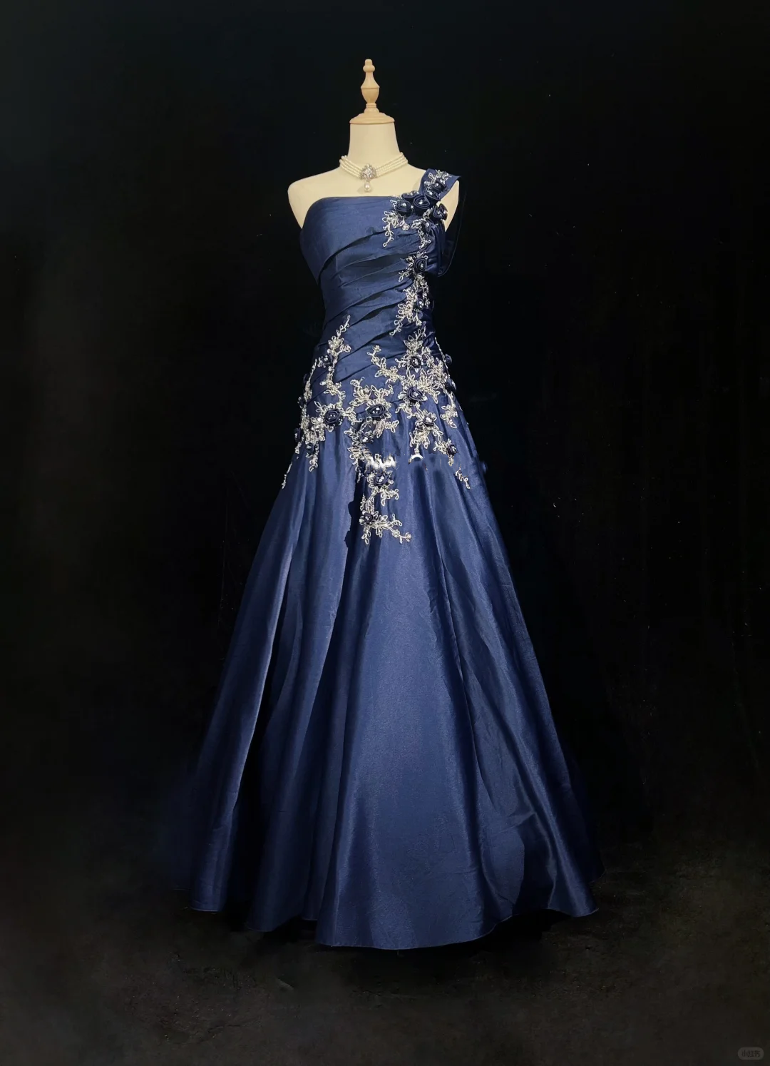 One Shoulder Navy Blue Satin Prom Dress Ruched Bodice Lace Embroidery 3D Floral Beaded Formal Gown gh9553