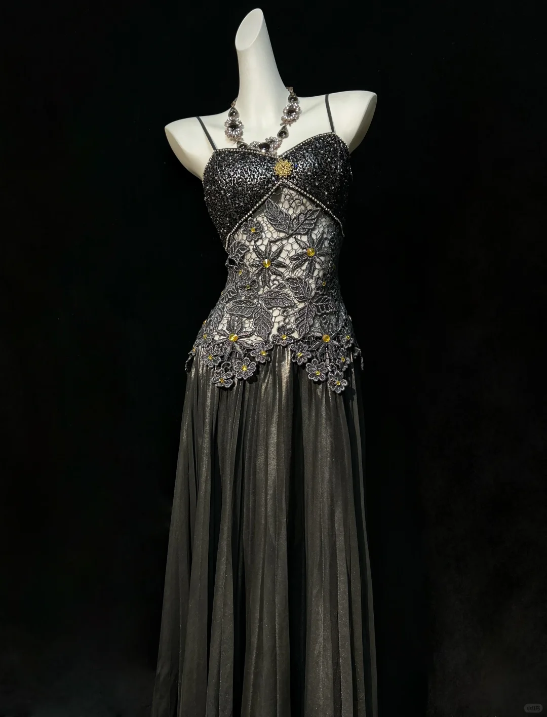 ✨Girlhomeshops-Black Spaghetti Strap Rhinestone Beaded Lace Tulle Evening Gown gh10157