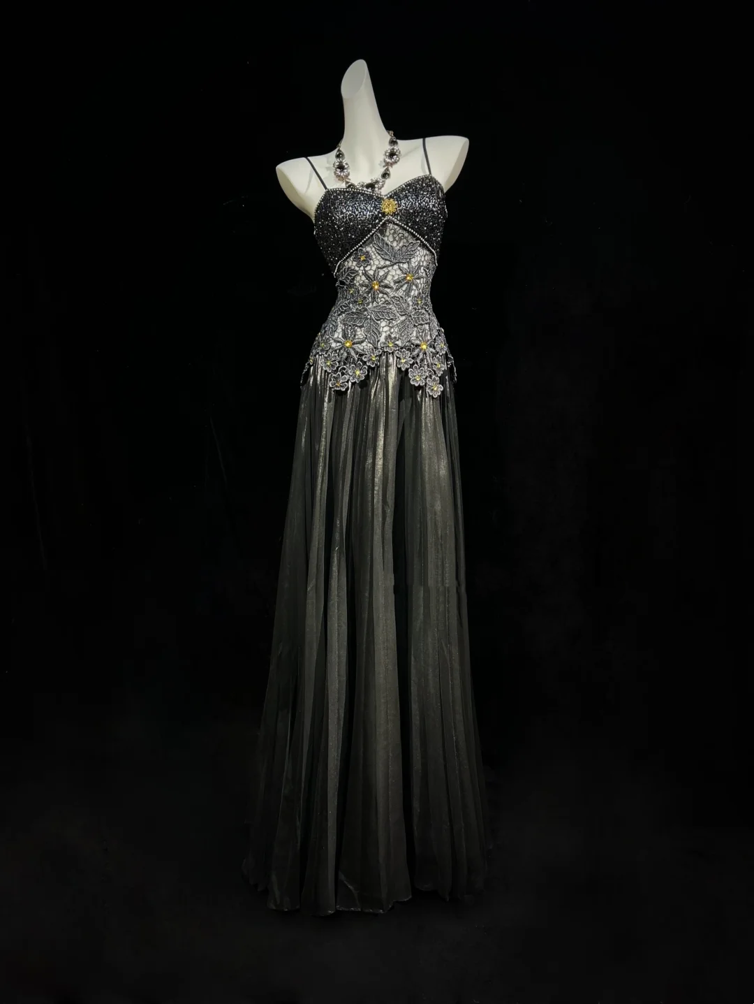 ✨Girlhomeshops-Black Spaghetti Strap Rhinestone Beaded Lace Tulle Evening Gown gh10157