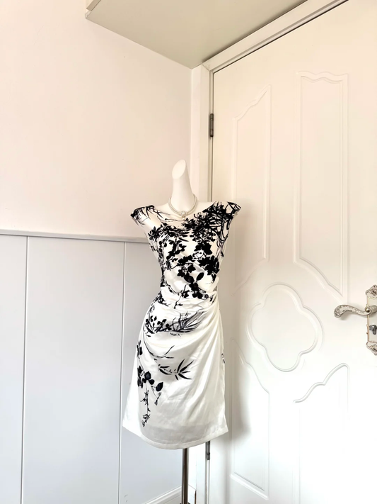 Women White Homecoming Dress, Sleeveless Boat Neck Black Ink Floral Print Side Ruched Waist Fitted Sheath Bodycon Mini Party Dress gh9207