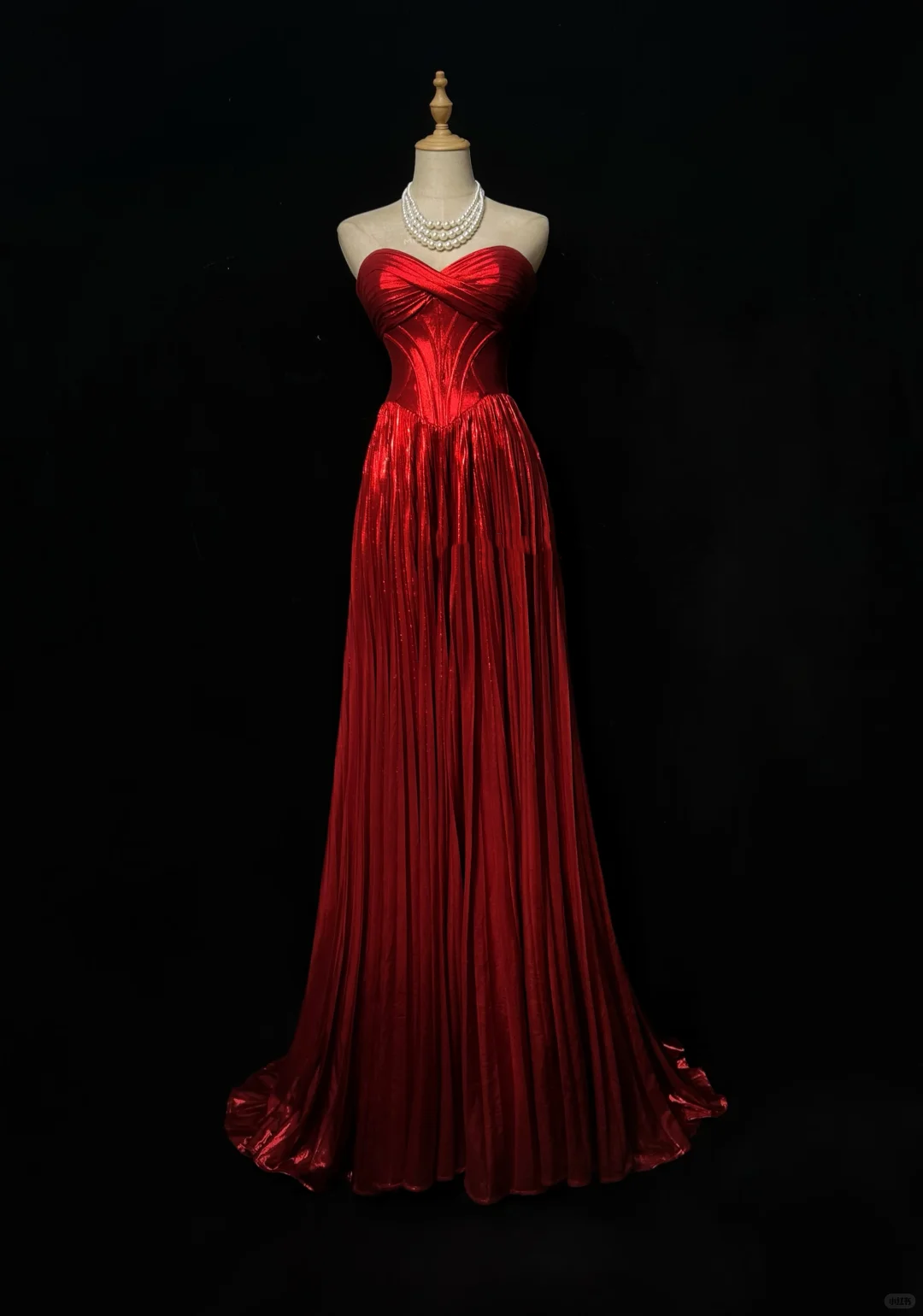 Strapless Bright Red Prom Dress Twisted Sweetheart Neckline Metallic Pleated Formal Gown with Train gh9544
