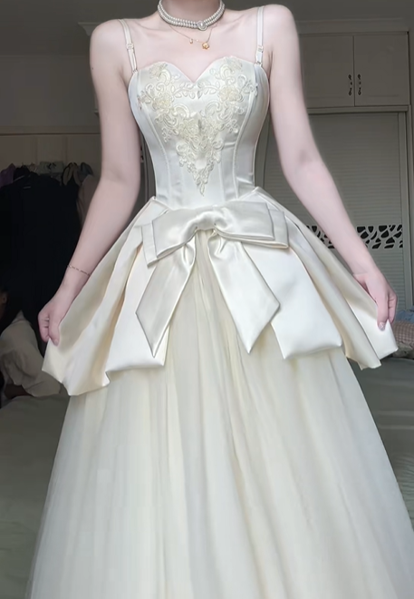 Off‑White Spaghetti Strap Wedding Gown, Sweetheart Lace Corset Bodice Satin Big Bow Tulle A‑Line Floor‑Length Prom Dress gh9054