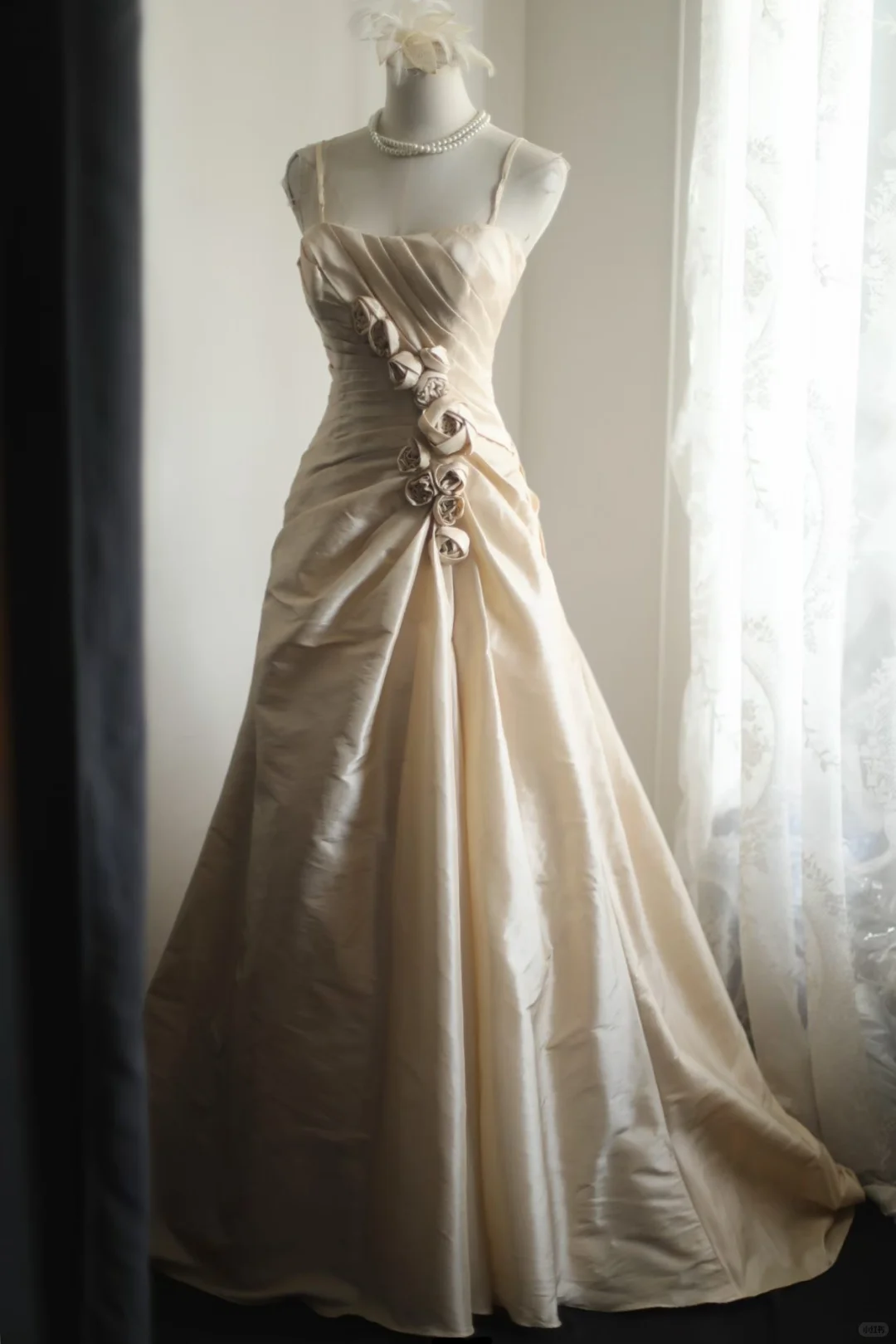 Champagne Spaghetti Strap A‑Line Wedding Dress, Square Neck Draped Ruched Bodice 3D Fabric Rose Appliqué Taffeta Bridal Gown gh9118