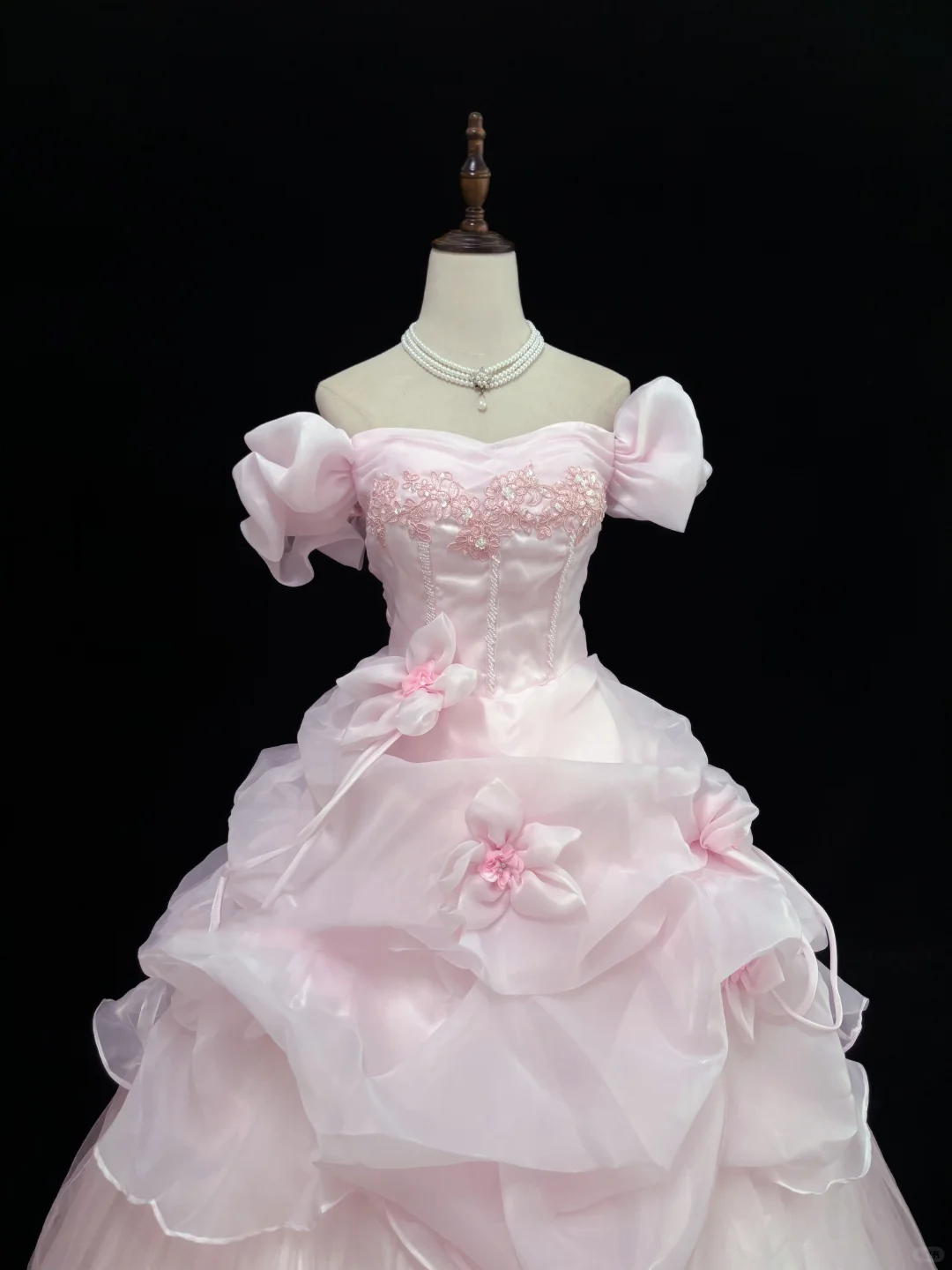 Blush Pink Off-the-Shoulder Romantic Gown, Cinched Waist, Voluminous Princess Skirt, Wedding Dress & Bridal Gown gh8178