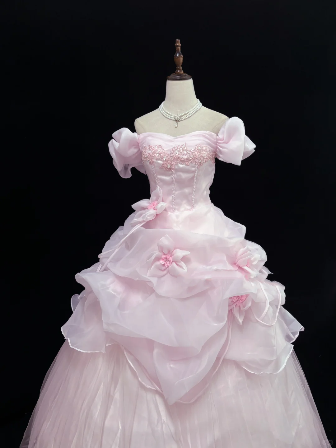 Blush Pink Off-the-Shoulder Romantic Gown, Cinched Waist, Voluminous Princess Skirt, Wedding Dress & Bridal Gown gh8178
