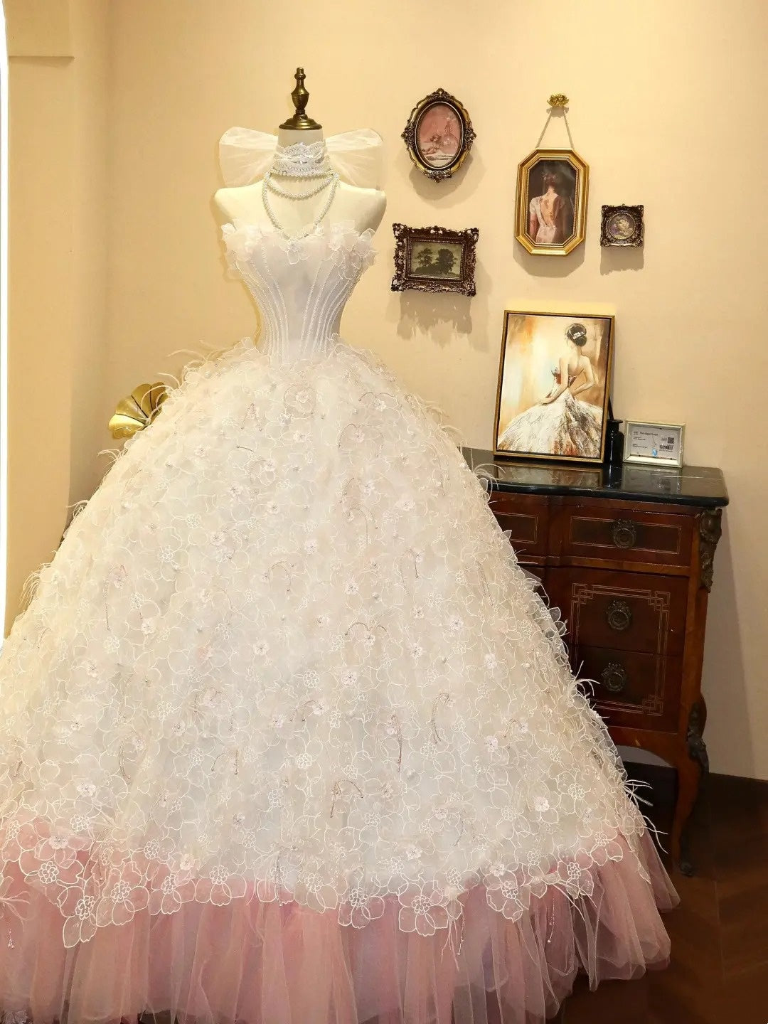 Girlhomeshops - Robe de mariée bustier style princesse, longueur au sol, en tulle blanc et rose, doublée, motif floral 3D, gh5881