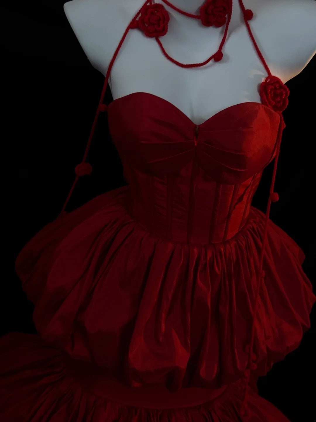 Robe bustier à volants rose écarlate style romantique sombre - Robe de bal gothique pour dîner ou soirée à thème gh6560