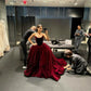 Burgunderrotes, stilvolles, elegantes, langes Ballkleid-Abendkleid aus Samt gh3041