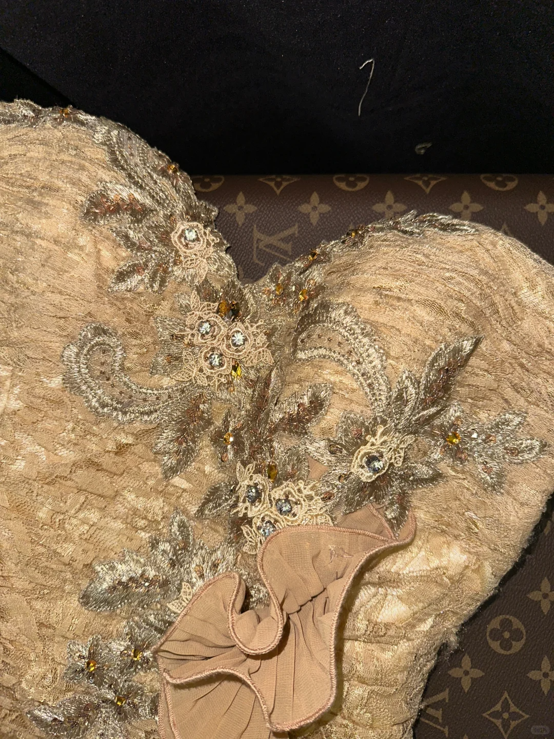 Robe de soirée courte en dentelle champagne avec appliques et perles gh4389