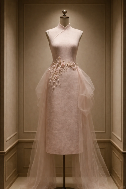 ✨Girlhomeshops-Blush Pink Sleeveless Qipao with 3D Floral and Detachable Tulle Overlay gh10521