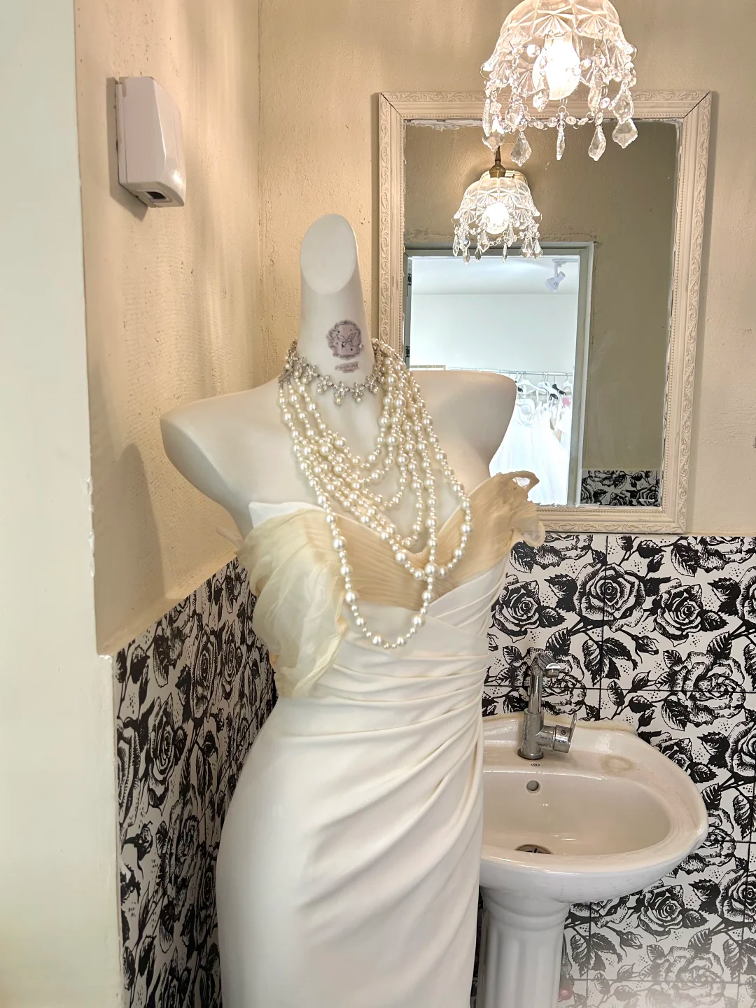 White Strapless Waist-Cinched Slim Hip-Hugging Sexy Long Romantic Dress, Wedding Gown gh7700
