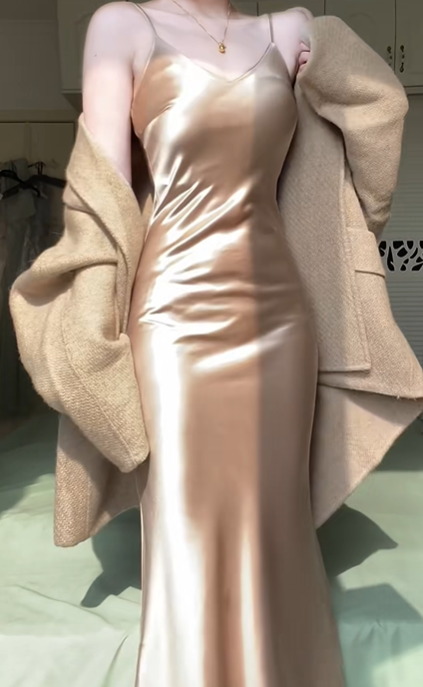 Champagne Satin Long Evening Gown, V‑Neck Spaghetti Strap Mermaid Formal Prom Dress gh9045