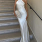 Weißes, modisches, einzigartiges, schulterfreies, langes, schmal geschnittenes Satin-Ballkleid-Abendkleid mit Metallkette gh3099