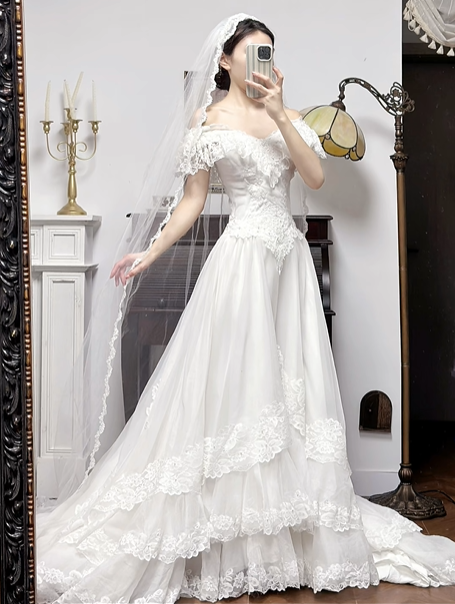 Ivory Vintage Wedding Gown, V‑Neck Lace Flutter Sleeves, Lace Appliqué Fitted Waist, Flowy Multi‑Layer Tulle Skirt, Lace Appliqué Details, Multi‑Tier Lace Hem, Long Lace Train, Bridal Prom Dress gh8733