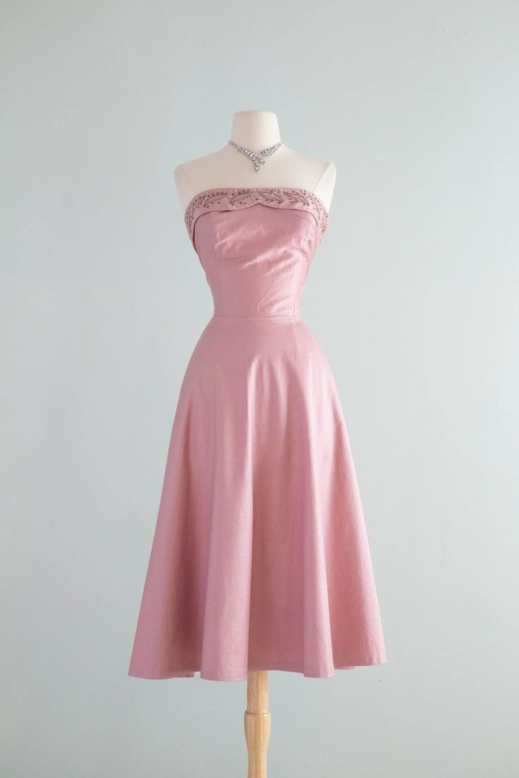 girlhomeshops – Rosa, zart geblümtes, kurzes/mittellanges, figurbetontes Satin-Heimkehrkleid gh5563