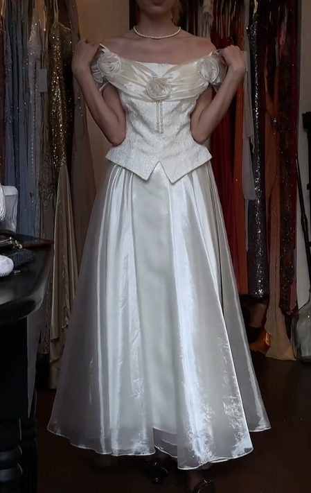 Off Shoulder Ivory Vintage Prom Dress 3D Rose Applique Jacquard Satin A Line Formal Evening Gown gh9823