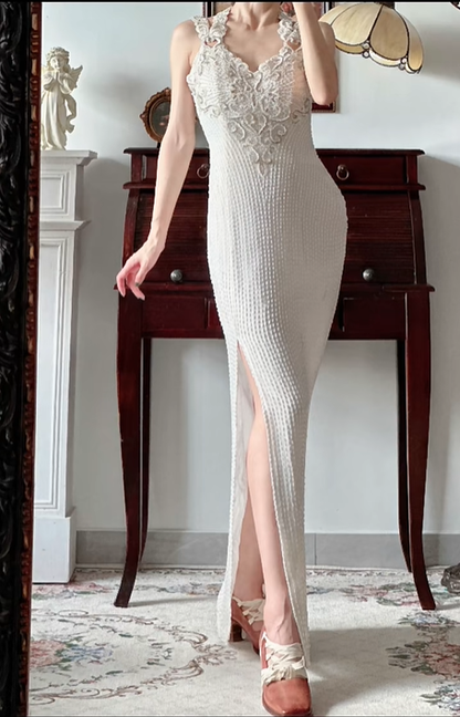 Off‑White Vintage Halter Maxi Gown, Ornate Lace Applique V‑Neck Bodice, Textured Vertical‑Stripe Fabric, Fitted Sheath Silhouette, Front High‑Slit Design, Elegant Retro Light‑Wedding Evening Party Dress gh8844