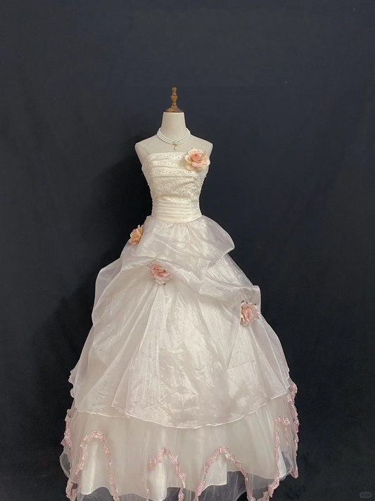 Off-White Strapless Romantic Wedding Dress, Cinched Waist, Voluminous Vintage Princess Skirt gh8320