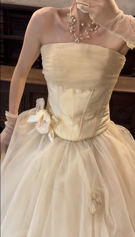 Cream Apricot Strapless Vintage Wedding Gown, Draped Bodice Satin Bow 3D Floral Ruffled Tulle A‑Line Train Bridal Dress gh9060