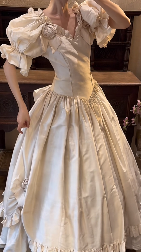 Light Beige Rococo Vintage Wedding Gown, V‑Neck Puff Short Sleeve 3D Fabric Rose Ruffled Satin A‑Line Bridal Dress gh9066