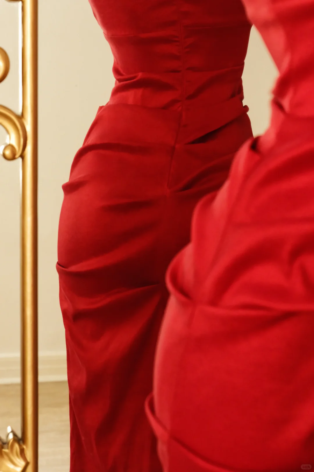 Red Satin Short Formal Dress, Off Shoulder, V-Neck, Ruched Bodycon Knee-Length Vintage Prom Gown gh9572