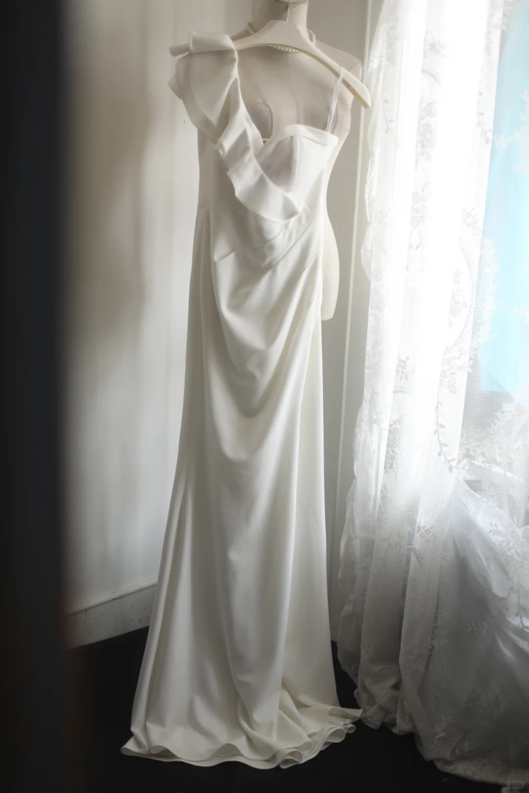 White One‑Shoulder Mermaid Wedding Dress, Asymmetrical Ruffle Off‑Shoulder Draped Fitted Mermaid Bridal Gown gh9110