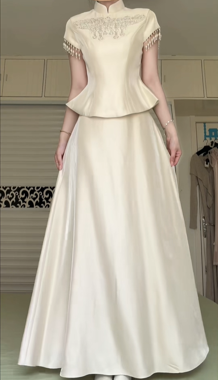 New Chinese Style Two‑Piece Prom Evening Gown Beige Satin Stand Collar Short Sleeve Dress Beaded Tassel Detail A‑Line Long Skirt for Wedding Guest Banquet Formal Occasion gh8943