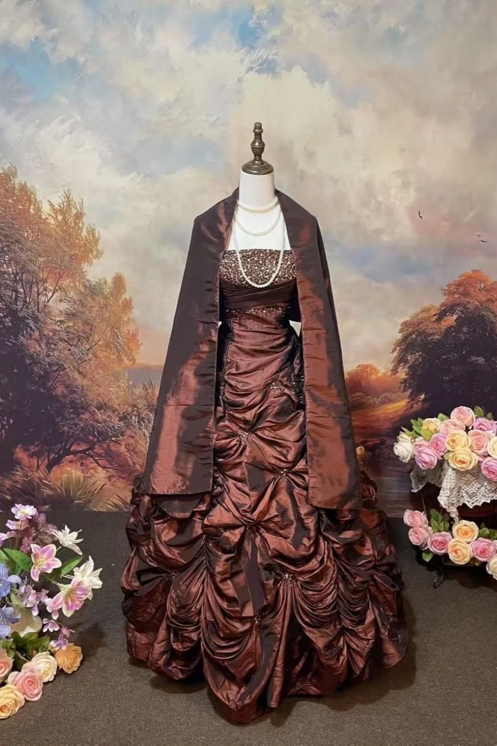 girlhomeshops-Braunes, schimmerndes, langes Satin-Ballkleid gh6295