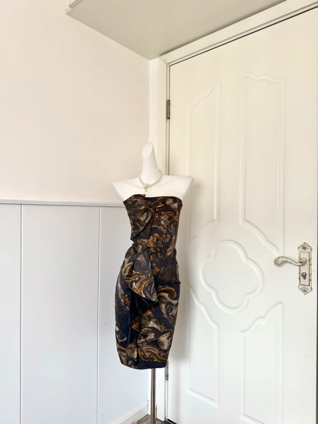 Women Navy Homecoming Dress, Strapless Bandeau Neckline Vintage Gold Abstract Jacquard Fabric Front Ruffle Draped Detail Fitted Bodycon Knee‑Length Mini Party Dress gh9214