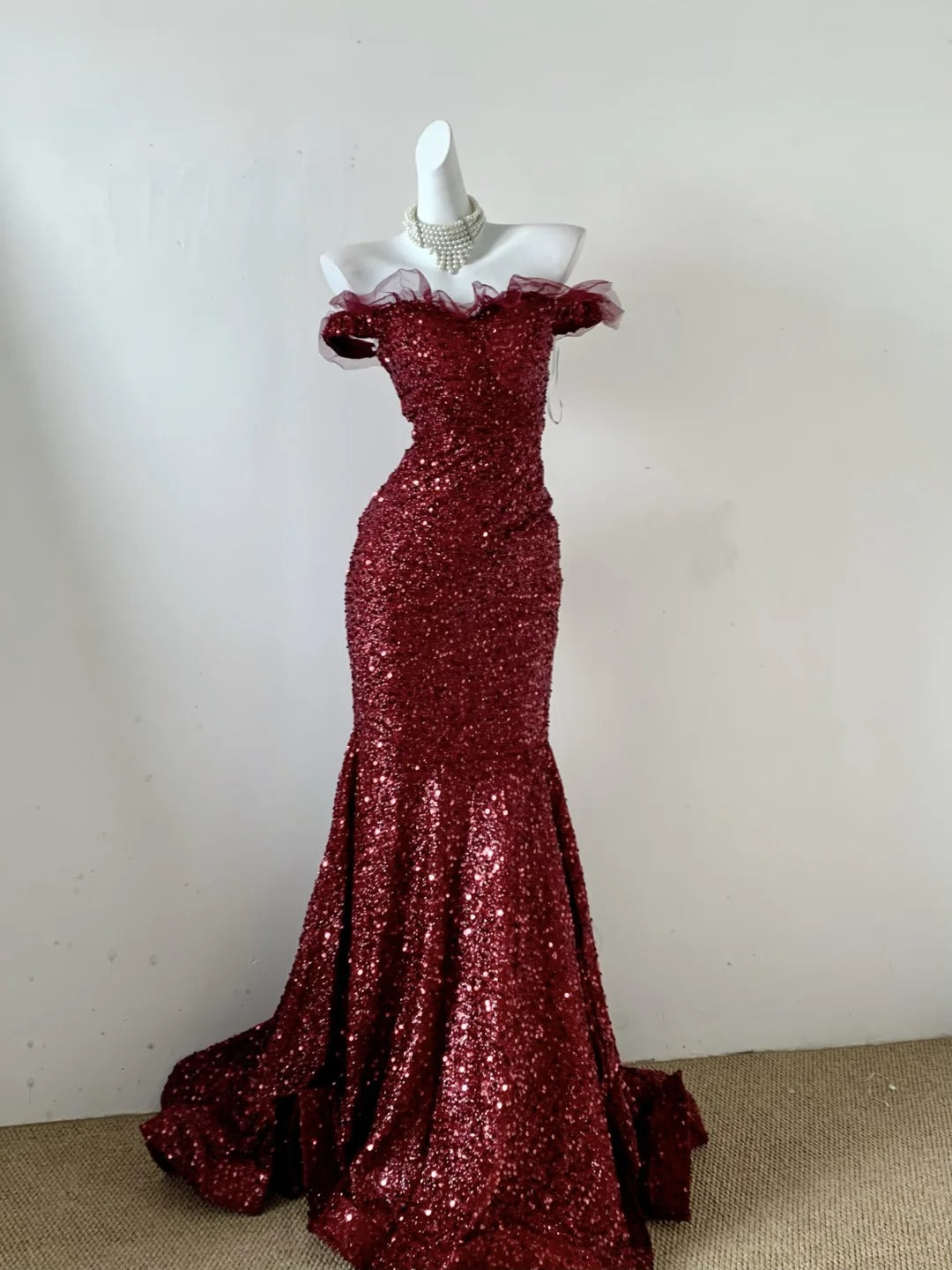 Robe de soirée élégante et brillante bordeaux, longue, en tulle pailleté, décolleté au sol, traîne, robe de bal sexy, gh3730